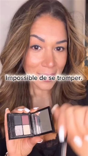 Un joli regard, sans prise de tête ✨ Cette palette 4 couleurs dans les tons froids est pensée pour celles qui veulent un résultat chic, rapide et facile… même sans savoir se maquiller. Je t’explique comment l’utiliser pas à pas et je te dis quelles couleurs te vont le mieux selon ton regard. 👉🏽 Commente “PALETTE” et je t’envoie toutes les infos 🤍 | Henrilia