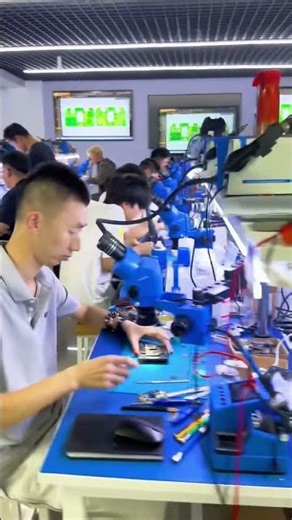 Future repair pros in training 🔧📱Powered by FORWARD tools.