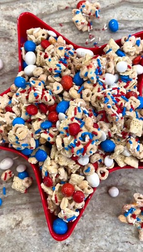 Patriotic Party Snack Mix! ❤️🤍💙 the most deliciously addicting, sweet and salty snack mix for the 4th of July! 😋🇺🇸 | The Bakermama