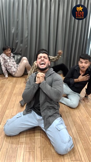 Star Face Studio on Instagram: "Acting ka asli matlab hai khud ko itna train karna, itna aware banana, ki aap us high point tak pahunch jao jahan expressions soch-samajh kar nahi, balki naturally aane lagen. Jab aap us level par pahunchte ho, to future mein expression ki practice aapke liye struggle nahi rehti, na hi aap mirror ke saamne ghabraate ho. Aapka body, face aur emotions automatically scene ke hisaab se react karte hain. Yahi reason hai ki acting ki sahi training zaroori hoti hai — taa