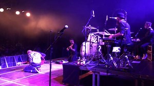 Genau so feiert man das Ende einer tollen Festivalsaison. Danke für's dabeisein. Wir verkriechen uns jetzt wieder ins Studio und basteln an unserem neuen Album. Ihr werdet überrascht sein ;) | DJANGO 3000