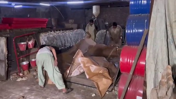 "From Liquid to Giant Block – The Art of Polyurethane PU Foam Manufacturing"