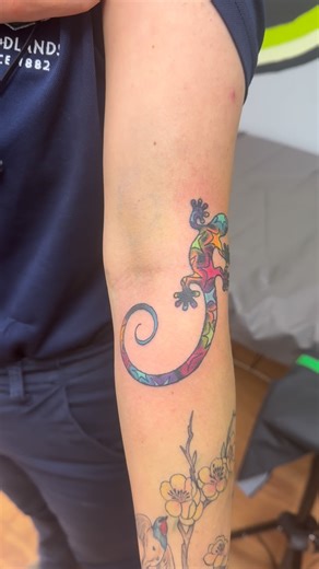 Alice on Instagram: "Cute colourful lizard I did the other day!🦎 #tattooartist #colourtattoo #maritimetattoo #lizardtattoo #eastcoasttattooers"