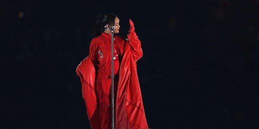 How To Get Rihanna's Iconic Super Bowl Hairstyle