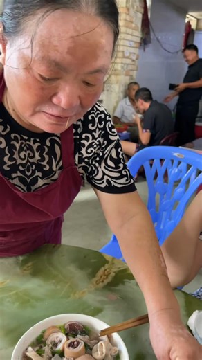 229K views · 729 reactions | Cháo lòng bà Chúc - Ngõ 11 Nguyễn Văn Cừ (đường trên cạnh VKS) #reviewhalong #halongtrongbung #halong | Hạ Long Trong Bụng | Facebook