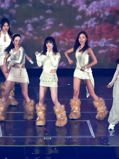 Apink 'Love Me More' Concert Highlights