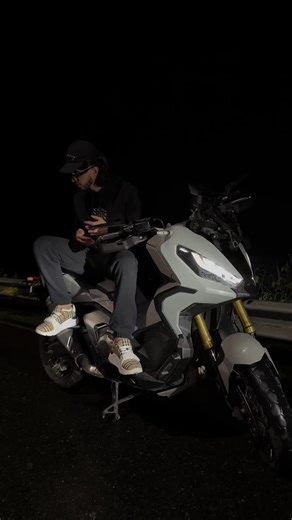 “MUSA REMIX” disponible por todas las plataformas digitales con @Siempre Blessd 🎶. El bendito x el nuevo amanecer mami la combi que te encanta ⛅️💙🌎. #musica #medellin #trap #fyp