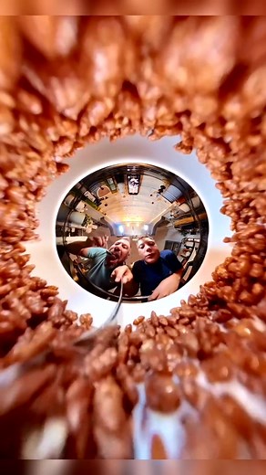 If you dont like crunching you might wanna mute this #mukbangasmr #mukbangeatingshow #mukbang #dadandsonduo #insta360eats #insta360 #cocopops #bts #behindthescenes #360camera #fyp #foryou