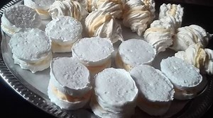 Pripravte si tie najlepšie laskonky s fantastickým karamelovým krémom. Neprekonateľný recept od cukrárskych majstrov!