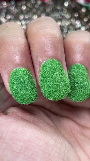 Holiday Nails: Green Super Fuzzy Nail Art Tutorial