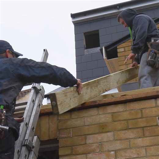 Roofing Square Dan Cox shows us how to calculate and cut irregular or bastard hips and valleys. SHOPPING LINKS 🛒 Ultimate Roofing Square: https://www.essential-carpenter-tools.co.uk 🛒 Tracer AMK1 Deep Pencil Marker: https://amzn.to/3nlVsEr 🛒 Dead On DOS22M Steel Milled Hammer: https://amzn.to/2QSzQ6B 🛒 Snapback Chalk Line: https://amzn.to/3sGndZj 🛒 Evolution R210CMS Mitre Saw: https://amzn.to/3gvmeJf 🛒 Paslode IM350 Framing Nailer: https://amzn.to/3gtBF4C __________________________________