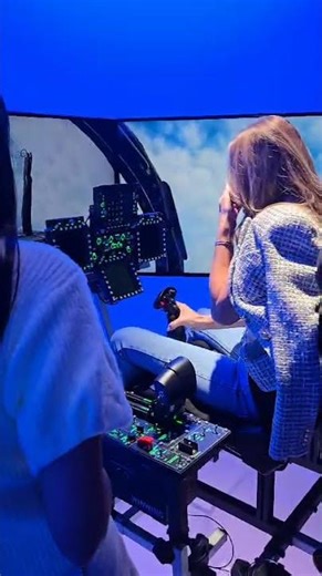 #SimFab: Girl Tries Flight Simulator on a SimFab Seat… and CRASHES! | Flight Sim Fail
