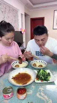 Funny eating and broadcasting