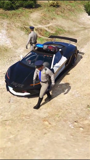 The Smartest Police Escape Ever! 👮‍♂️🔥 #GTAV #viral #gta5mods #gtav #gaming #levelupmaster #funny