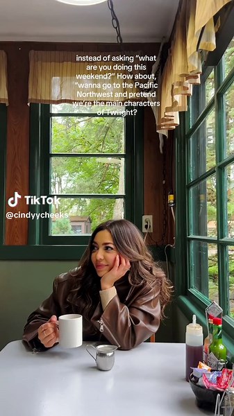 let’s go to Carver Cafe, Oregon and pretend we’re the main Twilight characters 🌲🦌🌧️