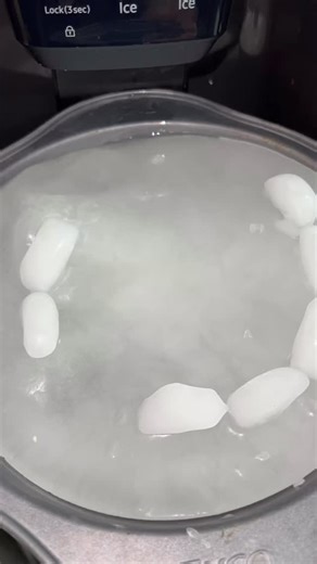 13K views · 1K reactions | So crunchy 流 #asmr #ice #iceeating #icelover #frost #crunchy | Crunch and asmr | Facebook