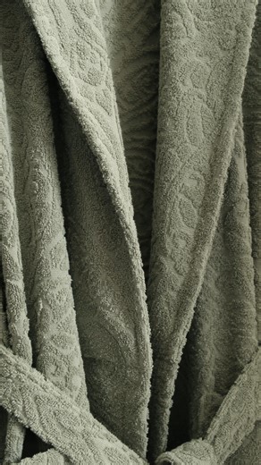 Madame Coco Bosnia Herzegovina on Instagram: "Tepisi, posteljine, bademantili, koferi... Madame Coco udobnost u svakom detalju! 💫 🛍️ Ne propustite sjajne novembarske ponude!"