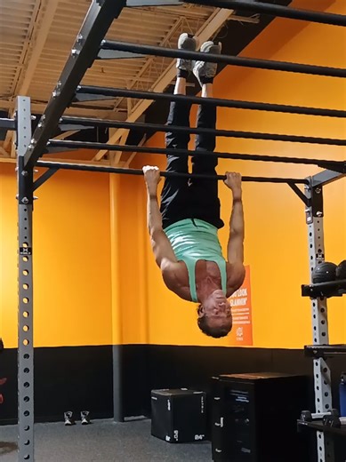 Passing through Norfolk Virginia and worked out at Crunch Fitness Virginia Beach. Hybrid workout combining Calisthenics and weight resistance exercises today. Showing some of the Calisthenics. #upsidedownpullups #invertedaustralianpullups #fyp #crunchfitnessnorfolkvirginia #calisthenicsworkout
