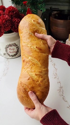This Homemade French Bread recipe is practically foolproof and rivals bread you may get from the bakery. This bread is golden, crisp and chewy on the outside, and light and fluffy on the inside. The best part? It can be made in roughly 90 minutes. If you are a beginner at making bread, try this one! Pair it with my homemade roasted garlic butter for a delicious addition to any meal. Comment recipe for the full recipe to be sent directly to you. You can get the full recipe on my blog. https://sim