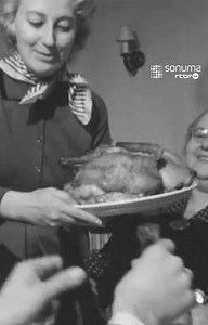Dimanche, le jour officiel du poulet-frites-compote 😋🍟🍗 | SONUMA - Les archives audiovisuelles