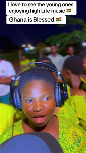 Abrafi to the world 🙌#ThrowbackSongs #afrobeats #highschool #fyp @Beatking Label❤️‍🩹 @Josec Tv @Stargul-Ev @Poetra Hagar @GONABOY