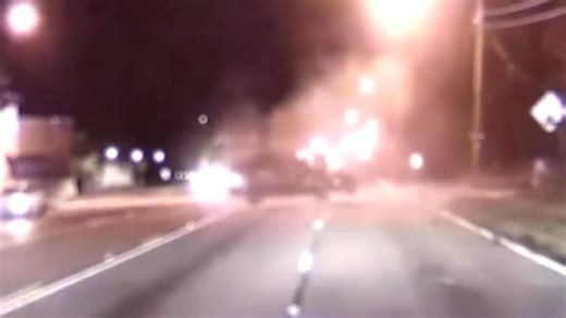 Polizei ist direkt hinter ihr!: 160 km/h in 50er-Zone! Taylors Flucht endet mit Überschlag