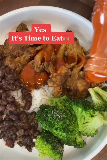 Crispy oyster mushrooms with broccoli, jasmine rice & azuki beans