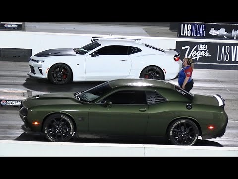 Dodge Challenger vs Camaro SS - muscle cars drag racing