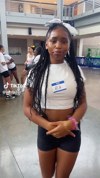 we need a 3 mannnn😹🤷🏽‍♀️🤷🏽‍♀️ #3man #2man #fyp #foryoupage #viral #cheer