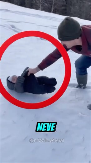 Por que eles deixam os bebês na neve? 😱❄️