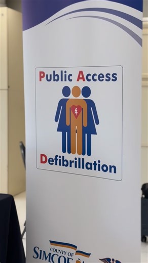 🚑💙💛 Celebrating 20 Years of Lifesaving Impact! The County of Simcoe is proud to mark the 20th Anniversary of its Public Access Defibrillator (PAD) Program — a community initiative that has placed more than 1,000 AEDs across schools, arenas, community centres, and municipal buildings. PAD Program Coordinator Kim demonstrates how to use an AED, showing how these devices empower everyday residents to act quickly in emergencies. Thanks to this program, 74 lives have been saved and over 18,650 res