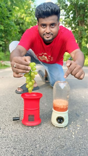 🍇 Grape Juice Challenge | Hand Grinder vs Blender 😱