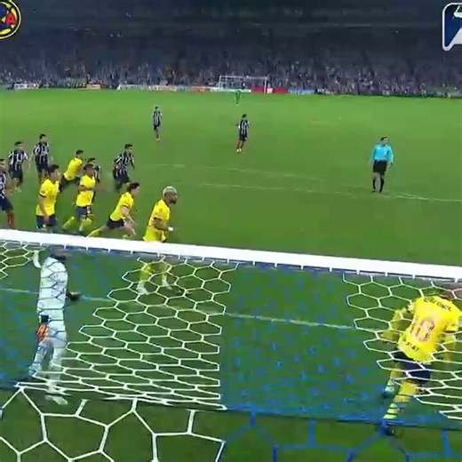 Kevin en lugar de cubrir a alguien se quedó parado y gracias a su pendejez tenemos Tricampeonato 🙏