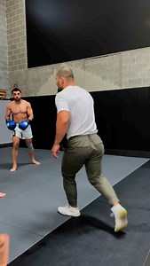 The little details make all the difference between high-level coaching and simply sharing information. In this video, notice how a small grip adjustment dramatically enhances strength application. If you want to learn how to Smesh your opponents with precision, subscribe to my page for exclusive content available only to my subscribers. #mmanews #mma #mmatraining #coachoz #mmadubai #mmavideos #championsmindset #mmafighter #mmalifestyle #wrestling #BJJ #grappling #boxing #ozzymma #ozzydugulubgov 