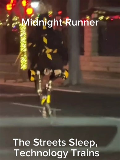 A humanoid robot jogging at night on a quiet street in China — smooth strides, steady pace, glowing under the streetlights. It’s no longer just walking in labs… it’s moving confidently in the real world. Is this fitness — or the future testing its limits? #HumanoidRobot #Robotics #AI #FutureTechnology #Innovation