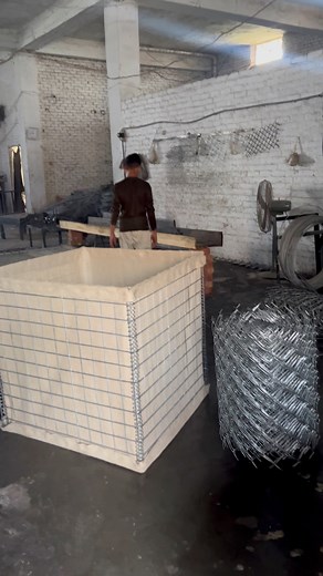 66K views · 1K reactions | Hesco Bag#6(4.65)mmx3" 3'x3'x3'Weight/Bag=15.5Kg Plus Minus Rate/Bag=5,600/Bag #Jali #motarwyJali #barbedwirefence | Khyber Jali House | Facebook