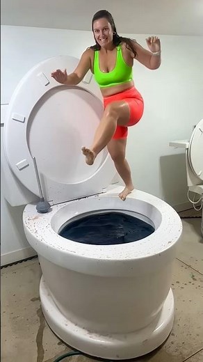 SUPER HIGH JUMP into Worlds Largest Toilet 🫩😴 ... 9735