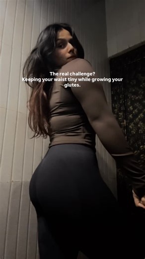 tamanna verma on Instagram: "Everyone wants the shape. But Only few want the discipline. Here’s what actually works: 1️⃣ Glutes grow with progressive overload Hip thrusts, RDLs, squats — trained heavy, 2–3x/week. 2️⃣ A small waist is built in the kitchen Enough protein to grow muscle. Calories controlled so fat doesn’t spill over. 3️⃣ “Glute-only” days don’t mean no core You need a strong, tight core not endless oblique pumping. 4️⃣ Recovery matters more than people admit No sleep = no growth, m