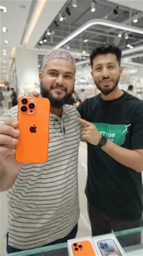 #viral #tranding #iphone 17pro max orange colour 😱#dubaimall