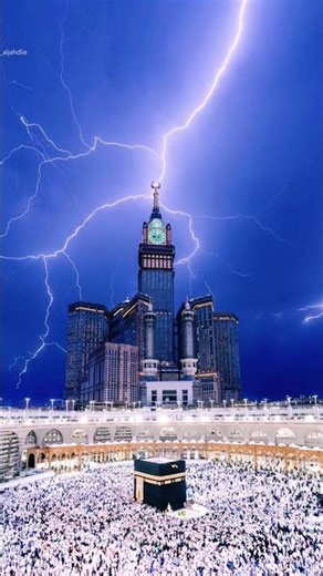 ❤️.......Day and night view of The Royal Clock Tower 🌙