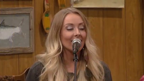 Mo & Holly Pitney sing "Don't Touch Me"