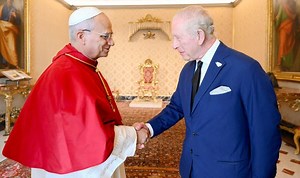 King and Pope pray together in historic first since Reformation 500 years ago