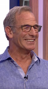 368K views · 1.3K reactions | “God, your thighs are massive aren’t they?!” Robson Green admits he gets tongue tied around footballers, especially Alan Shearer! ⚽ #WeekendEscapes #TheOneShow #iPlayer | The One Show | Facebook