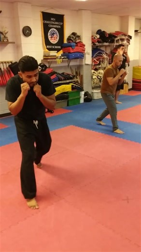 REFLEX FLOW CLASS - FOOTWORK AND STRIKING COMBINATION LED BY GURO MAX AT DESPLAINE MARTIAL ARTS!!!