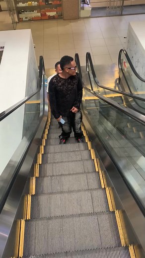 Le Terminator de la musique africaine INNOSS'B👑🐆 , il est l'un des artistes musiciens congolais les plus influents, célèbre pour ses œuvres. Il est l’un des jeunes artistes congolais les plus innovants à avoir émergé sur la scène internationale. Un artiste reconnu, il se consacre depuis treize ans à faire plaisir aux mélomanes de la bonne musique, il vit et travaille à Kinshasa, il est le représentant le plus connu des jeunes artistes congolais.👑🐆😍🔥👌🏾 | Christian Makondele