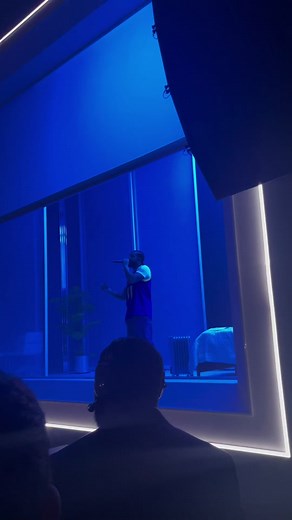 Drake Live Performance of Classic Hits at Apollo Theatre
