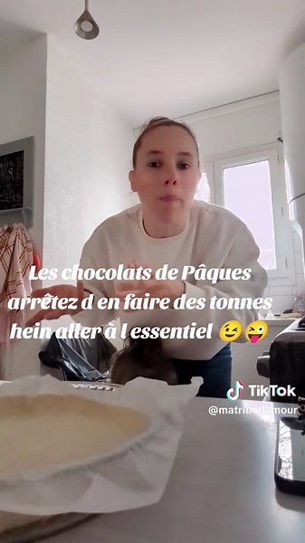 Bref cachez pleins de petits oeufs , de petits lapins de sucette en chocolat , les enfants seront ravis 😉 Pas besoin de gros oeuf Kinder !!!!! #paques #chocolat #famillenombreuse #pourtoi
