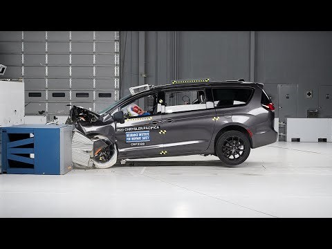 2023 Chrysler Pacifica updated moderate overlap IIHS crash test