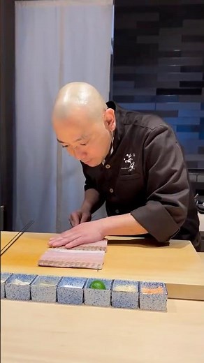 これは旨すぎる…巨大太刀魚に包丁を入れて炙ってブールブランソースと共に。 #sushi #寿司