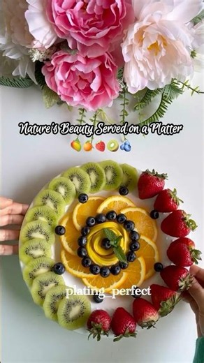Fruit plating idea🍓🥝🍊🥭🫐 Healthy but made aesthetic #shortvideo #viral